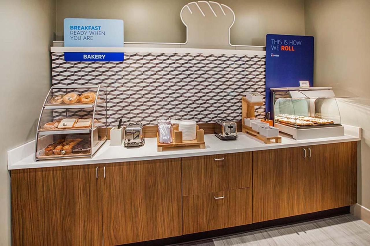 Holiday Inn Express & Suites Columbia-I-26 @ Harbison Blvd By Ihg ภายนอก รูปภาพ